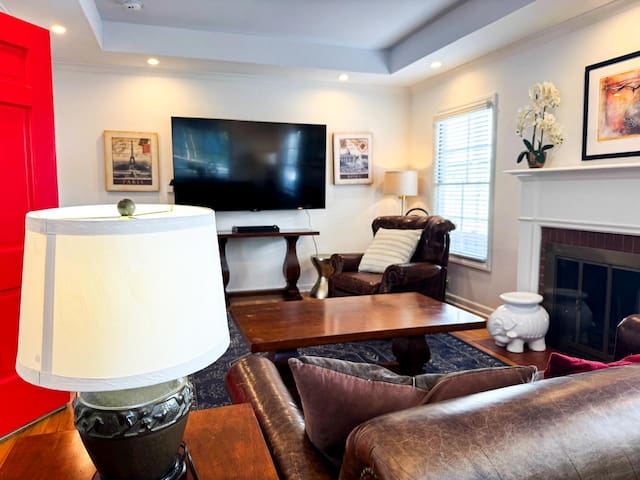 3 Beds, Rose Garden Neighborhood, Central Location