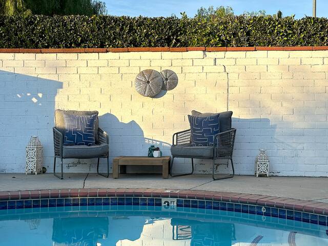 Tranquil Poolside Oasis with BBQ and Cozy Ambiance gallery image 3