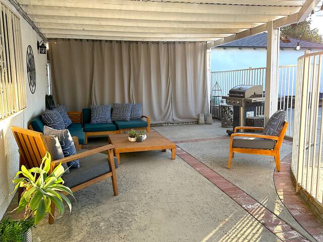 Tranquil Poolside Oasis with BBQ and Cozy Ambiance gallery image 5