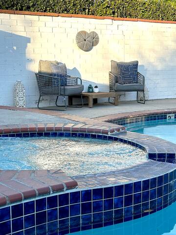 Tranquil Poolside Oasis with BBQ and Cozy Ambiance gallery image 2