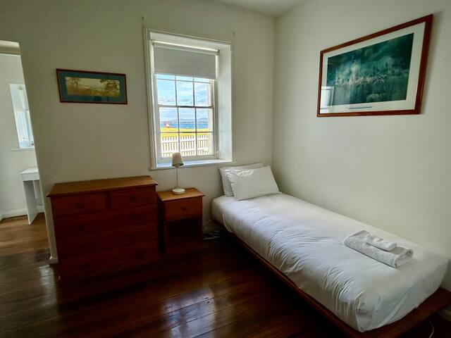 Water-side Coxswains Cottage gallery image 4