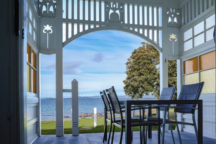 Beachfront Pilots House gallery image 3