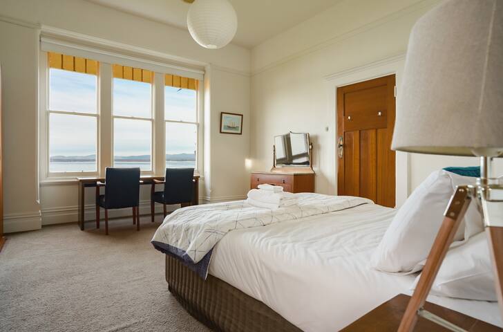 Beachfront Pilots House gallery image 5