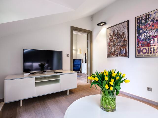 Tyzenhauz Apartments managed Airbnb listing 3