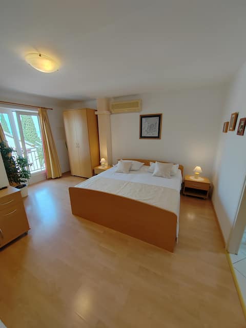 Apartment in center 40m far from beach, Baska Voda