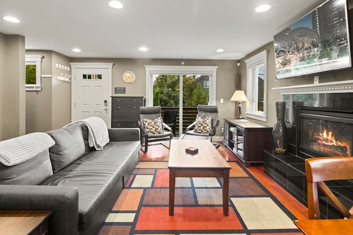 Charming 3br Townhome Near Dt Seattle W/ Balcony! - Seattle, WA