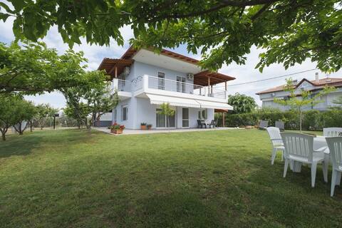 Amazing Villa in Nea Plagia
