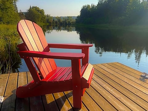 3BR Pet-Friendly Cottage w/Games Room, A/C & Wi-Fi