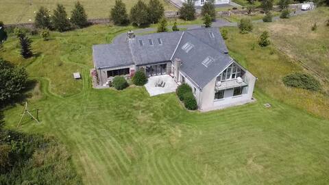 Spacious home, ideal for relaxing-Heart of Ireland