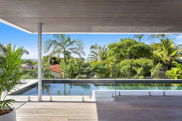 Bluey’s Beach House (5) – Ocean Views, Heated Pool gallery image 2