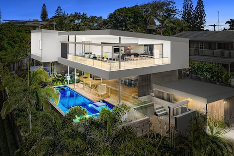 Bluey's Beach House (5) - Ocean Views, Heated Pool