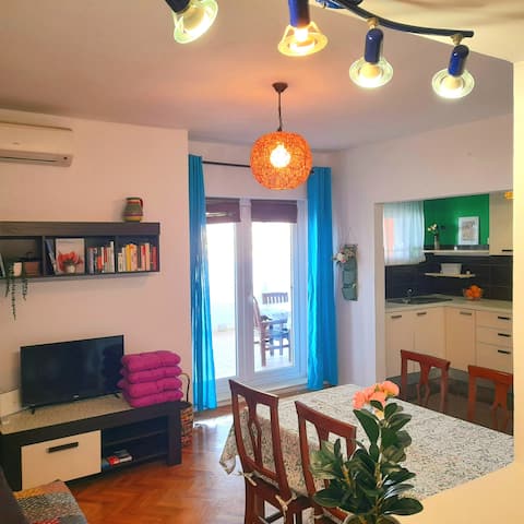 Paola - mediterranean apartment by the sea