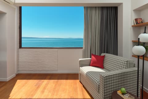 Beachfront Apartment Toma between Split & Omiš