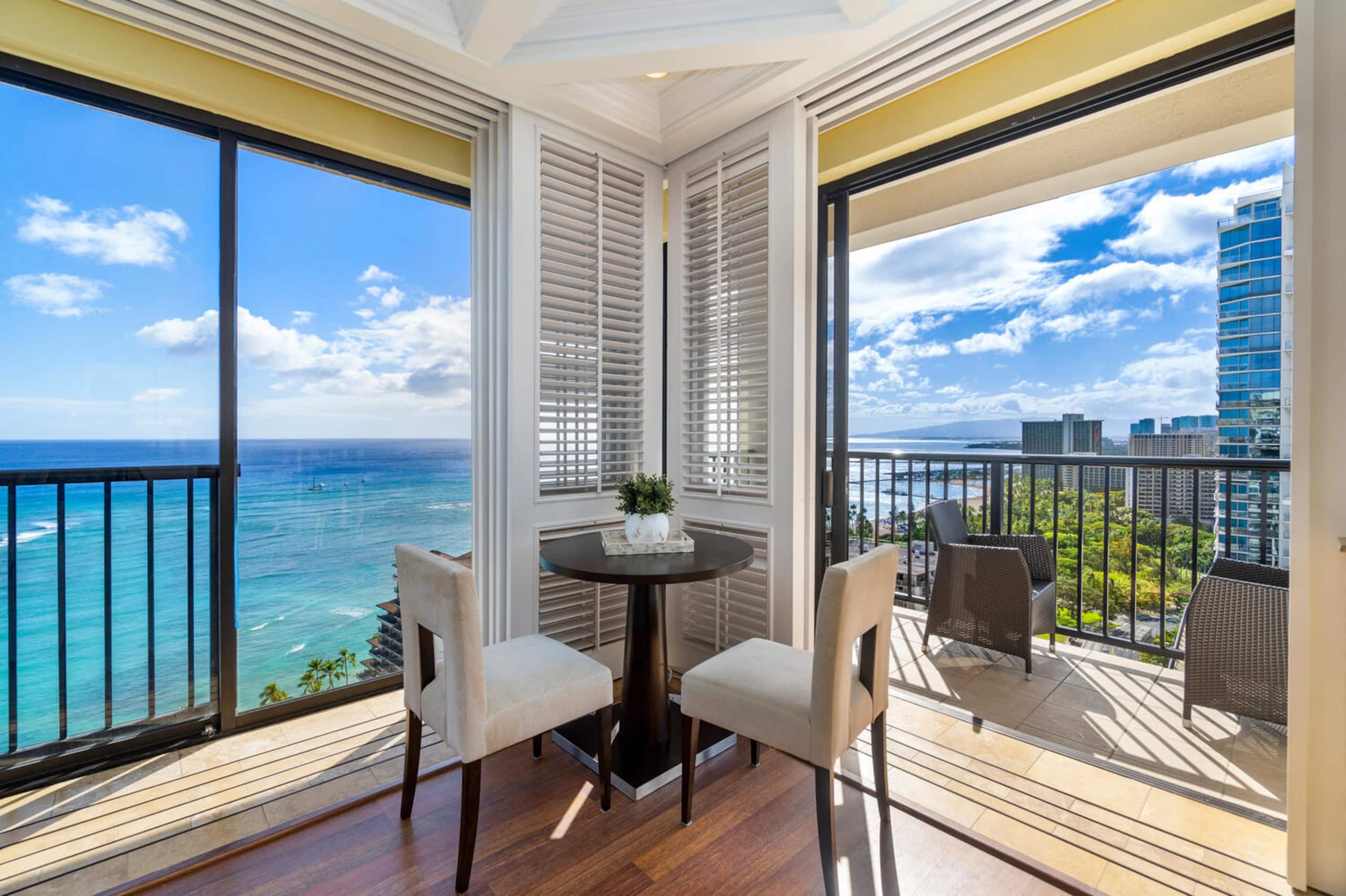 Condo in Honolulu · ★4.97 · 2 bedrooms · 2 beds · 1.5 private baths - Image 28