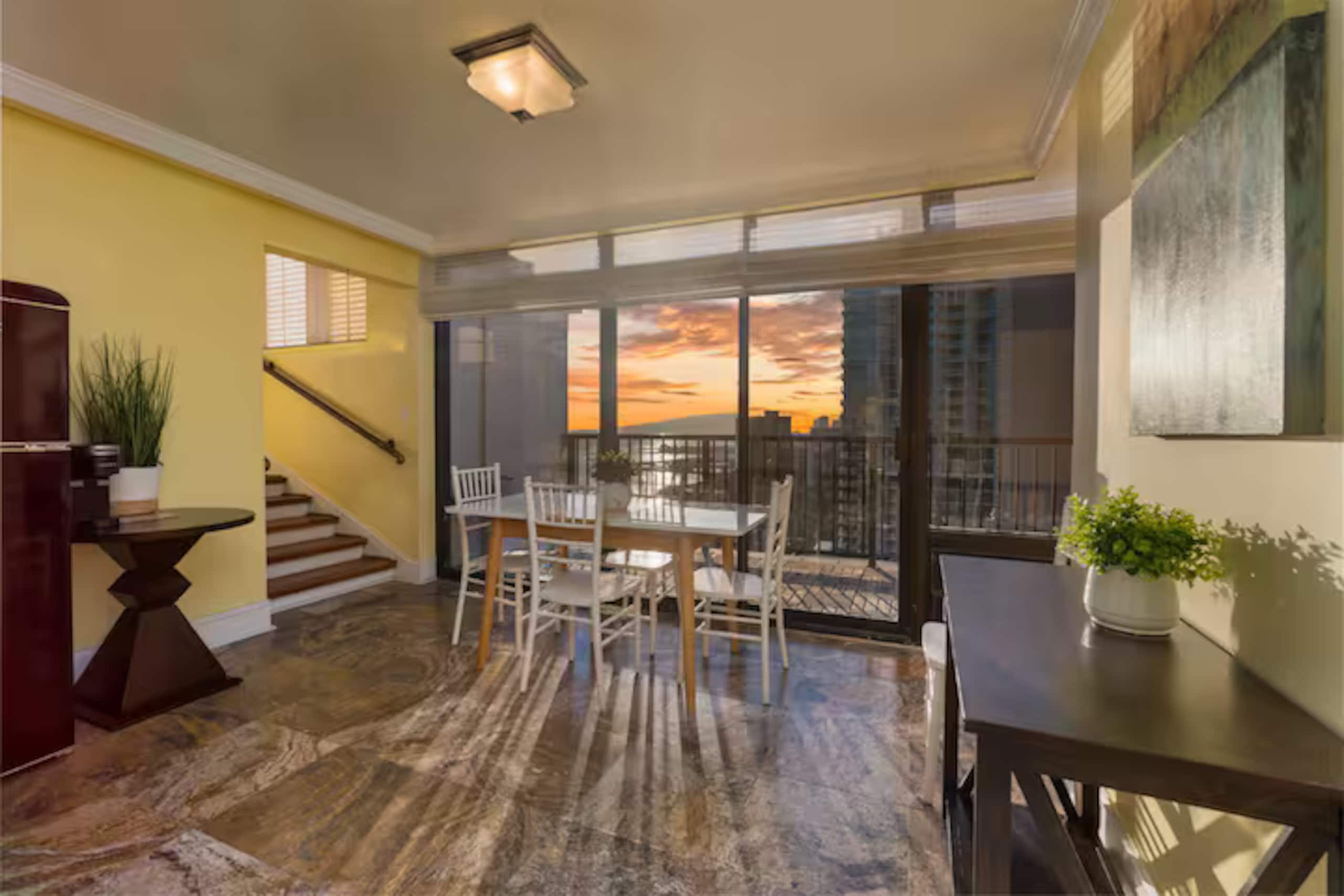 Condo in Honolulu · ★4.97 · 2 bedrooms · 2 beds · 1.5 private baths - Image 19