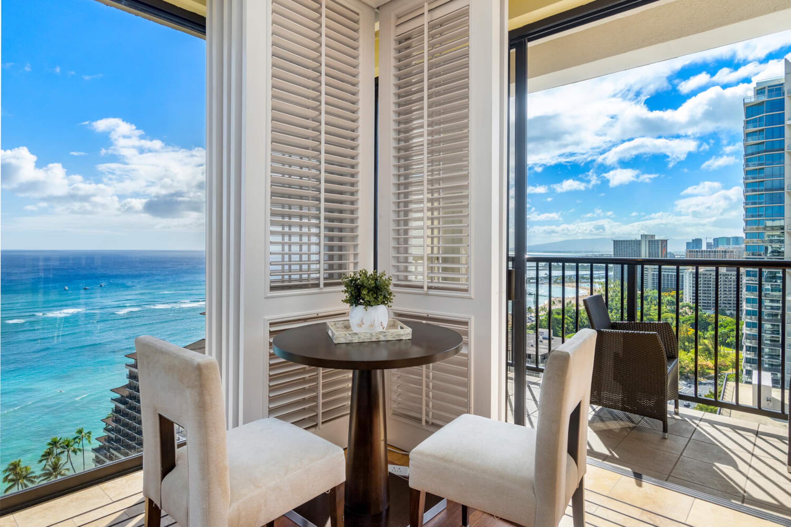 Condo in Honolulu · ★4.97 · 2 bedrooms · 2 beds · 1.5 private baths - Image 27