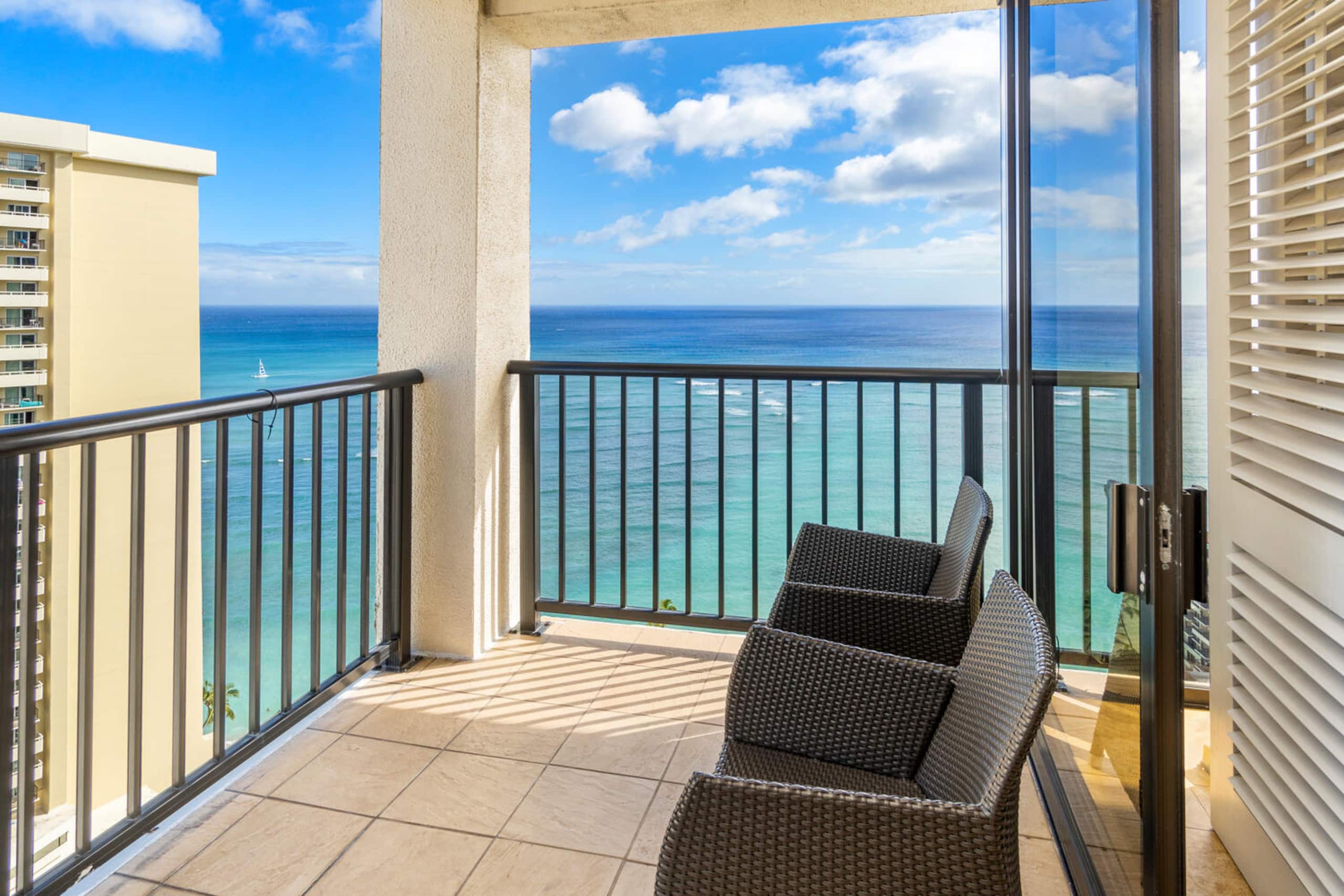 Condo in Honolulu · ★4.97 · 2 bedrooms · 2 beds · 1.5 private baths - Image 30