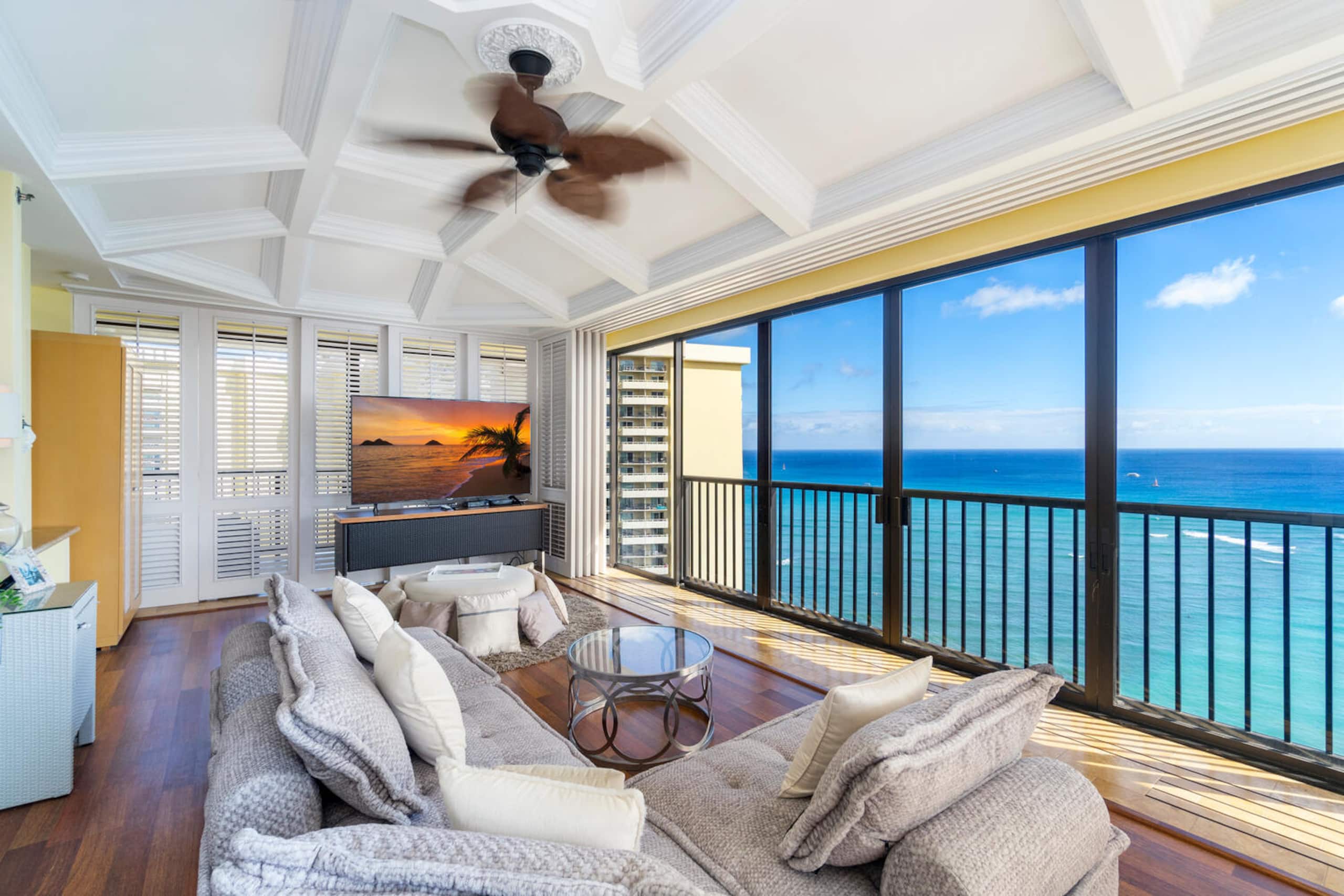 Condo in Honolulu · ★4.97 · 2 bedrooms · 2 beds · 1.5 private baths - Image 4
