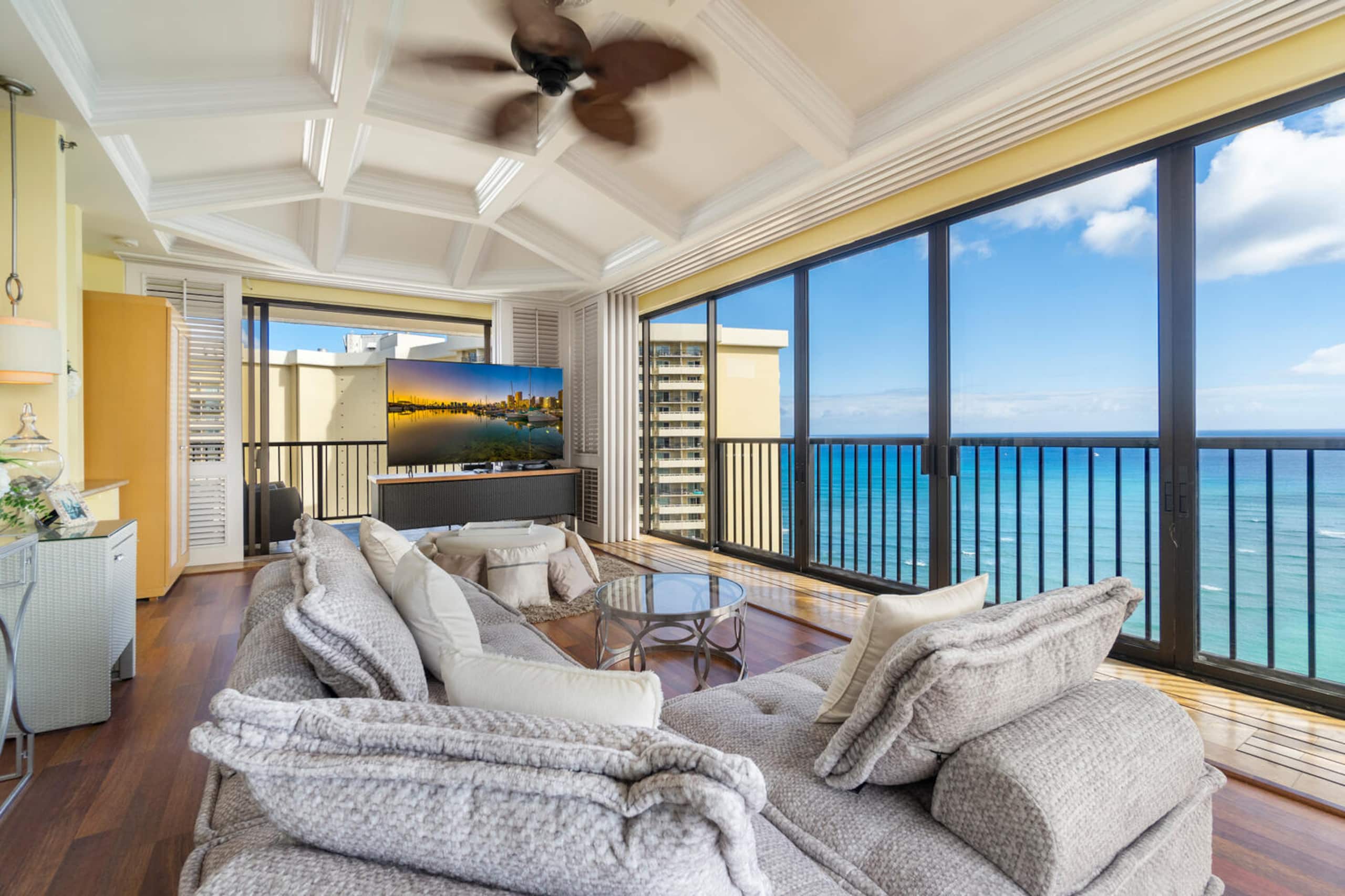Condo in Honolulu · ★4.97 · 2 bedrooms · 2 beds · 1.5 private baths - Image 24