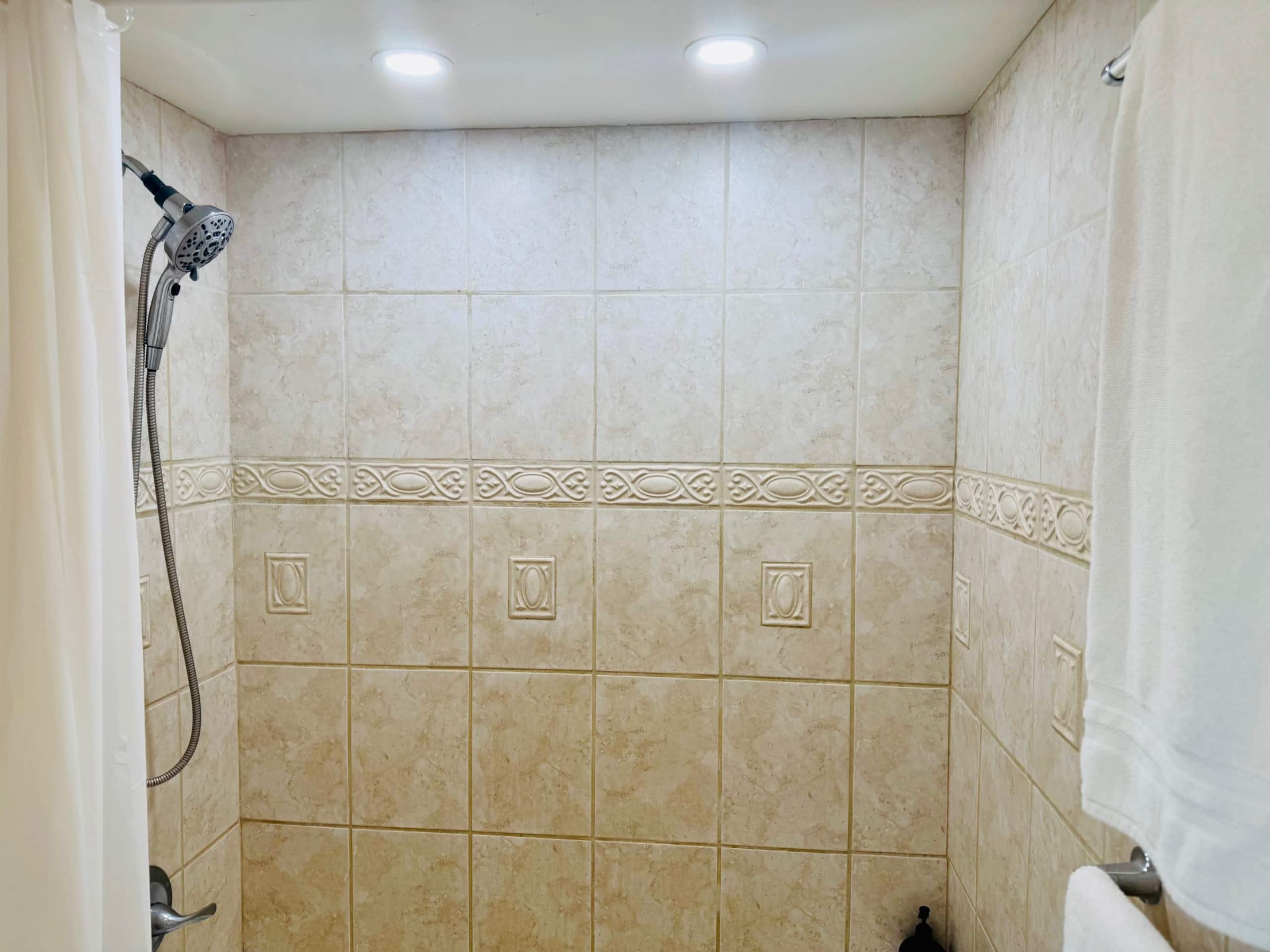 Condo in Honolulu · ★4.56 · 1 bedroom · 3 beds · 1 private bath - Image 24