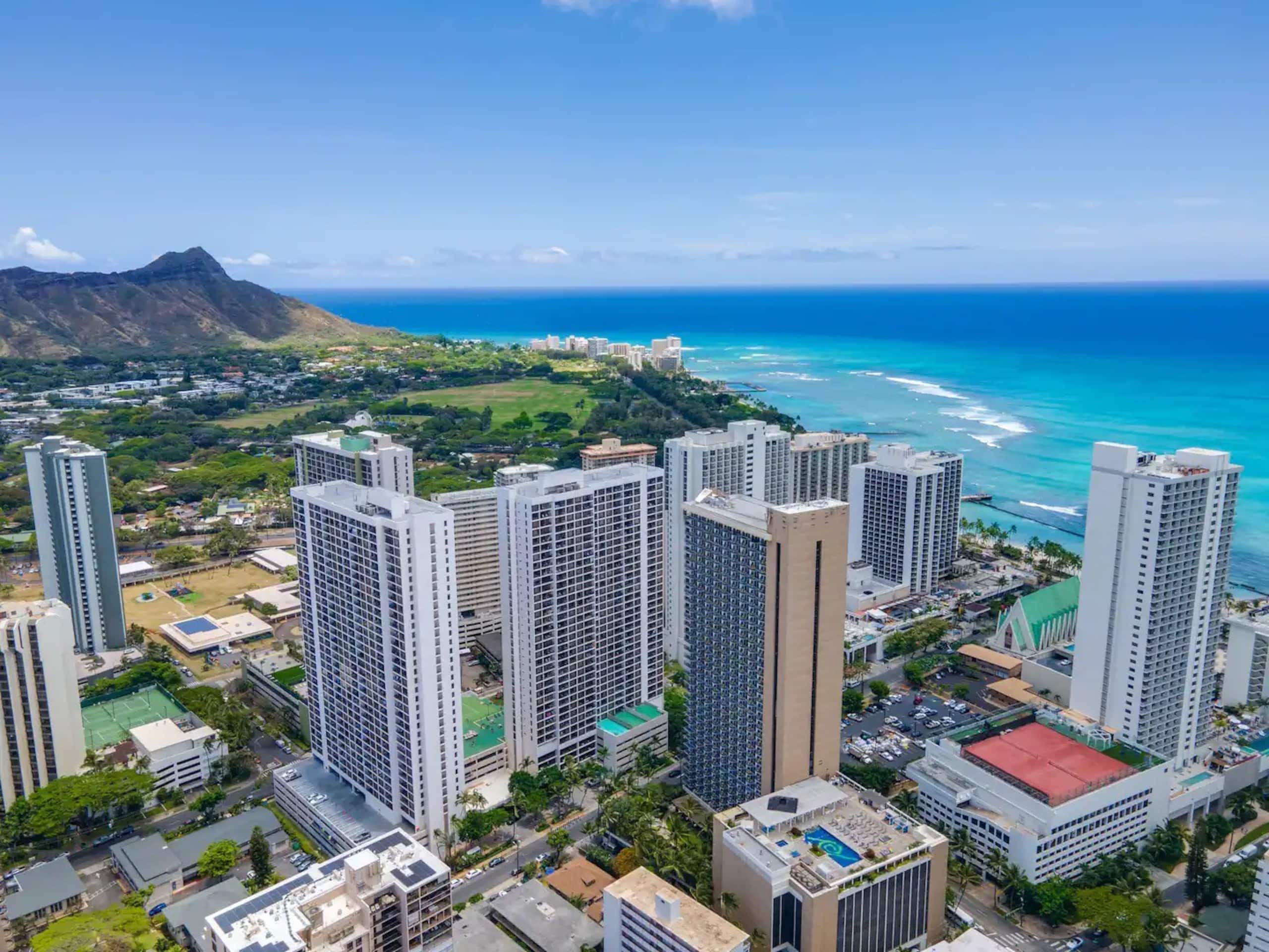 Condo in Honolulu · ★4.56 · 1 bedroom · 3 beds · 1 private bath - Image 36