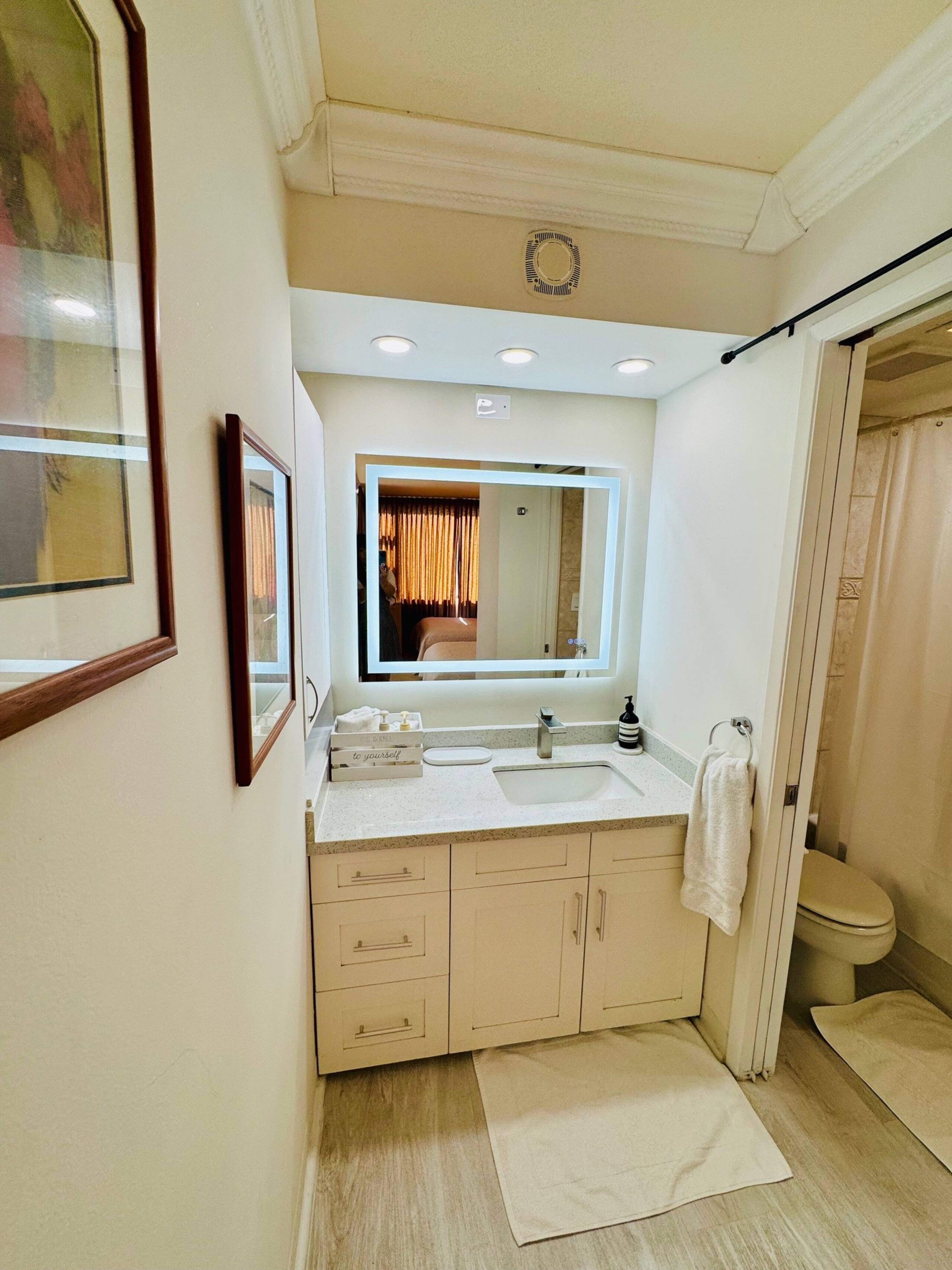 Condo in Honolulu · ★4.56 · 1 bedroom · 3 beds · 1 private bath - Image 27