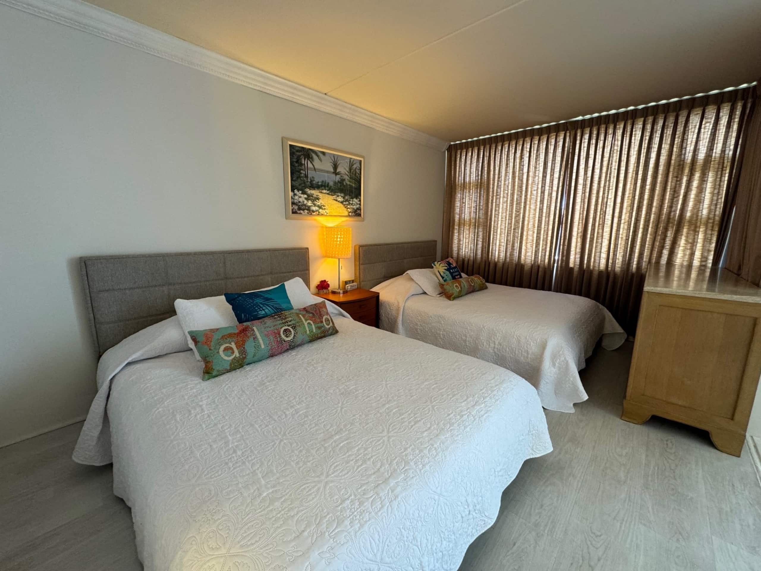 Condo in Honolulu · ★4.56 · 1 bedroom · 3 beds · 1 private bath - Image 14