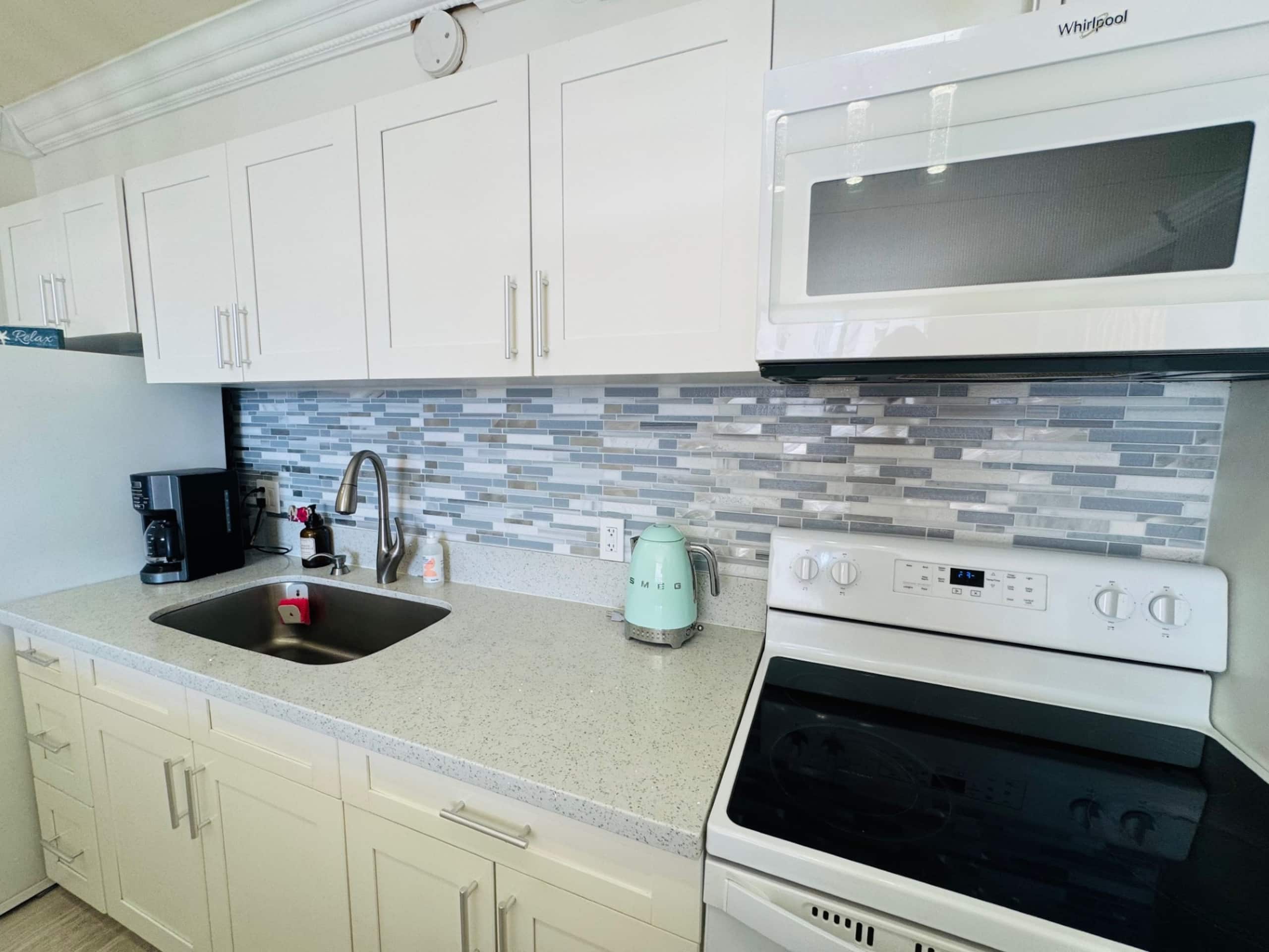 Condo in Honolulu · ★4.56 · 1 bedroom · 3 beds · 1 private bath - Image 32