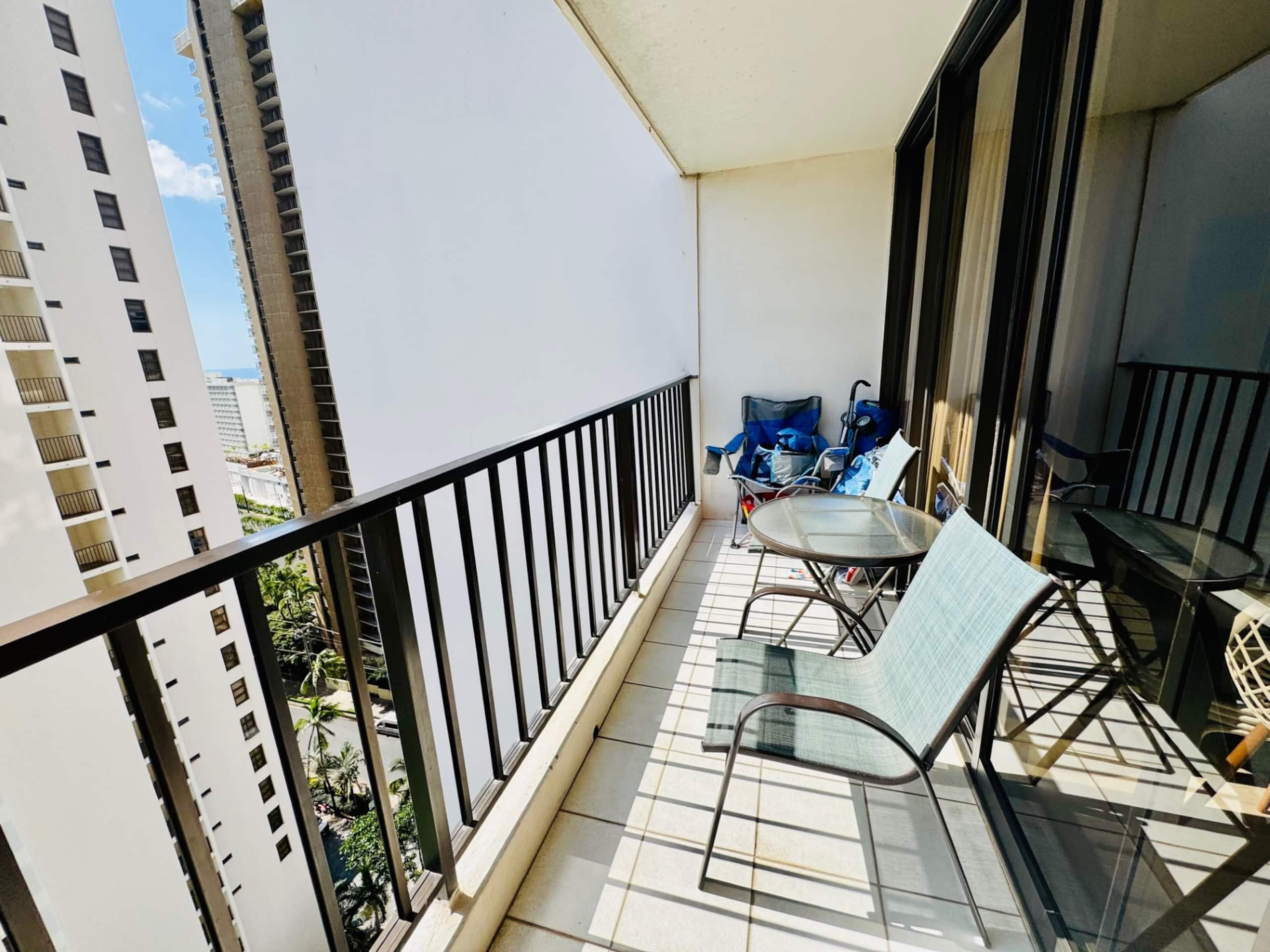 Condo in Honolulu · ★4.56 · 1 bedroom · 3 beds · 1 private bath - Image 29