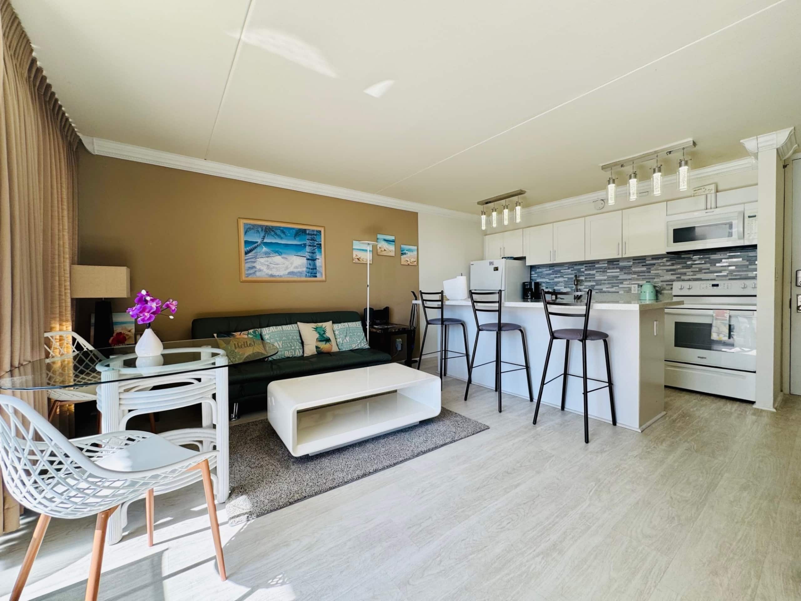 Condo in Honolulu · ★4.56 · 1 bedroom · 3 beds · 1 private bath - Image 12