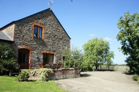 Cyder Barn -Hot tub, farm stay, fishing