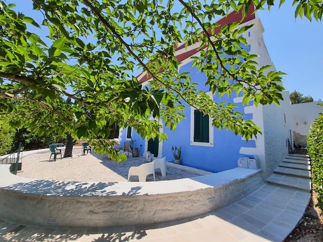 Amazing Masseria Blue from ‘800 – Private Pool