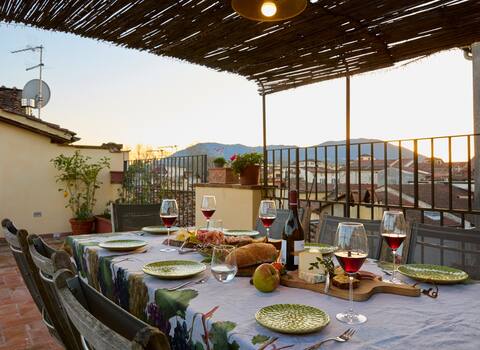 Bella Vista Terrace. Luxury in Lucca Centro.