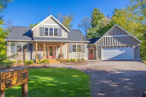 Glen Arbor-theater/pool table/arcade-walk to town