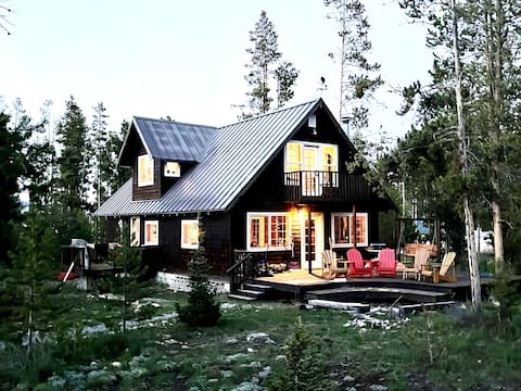 Spacious family cabin at the foot of the Sawtooths