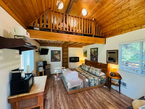 North Umpqua River King Cabin 16 near Crater Lake