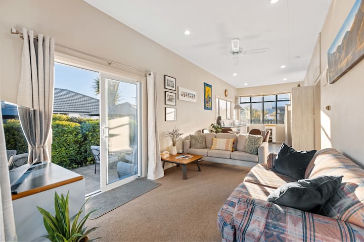 Charming Cromwell Bach By The Lake - Cromwell, New Zealand
