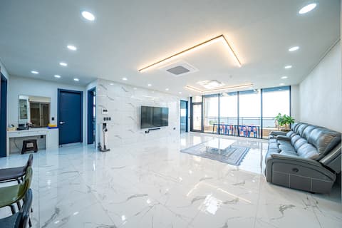 [Ocean View] #Best view of the East Sea/Sunrise/Night View #Good place for parties/meetings #Clean n