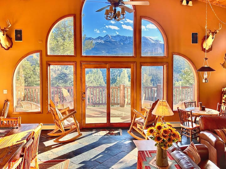 *Luxury Lodge *7 mi to Pikes Peak  *8 min to Town