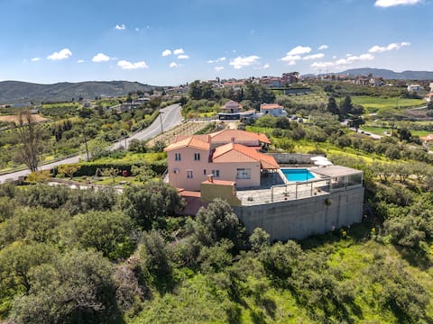 Galini villa, private pool , next to amenities