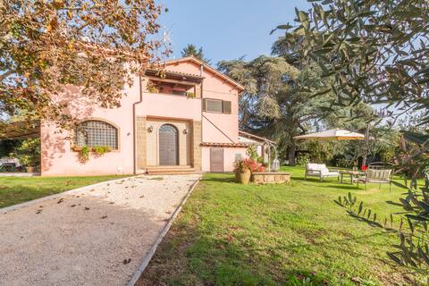 Farmhouse with three apartments  and swimming pool.