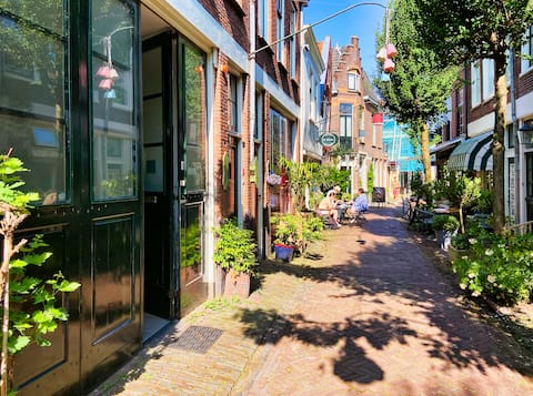 Top performing Airbnb: Spend the night in Photo Studio in Historic Centre in Oude Stad