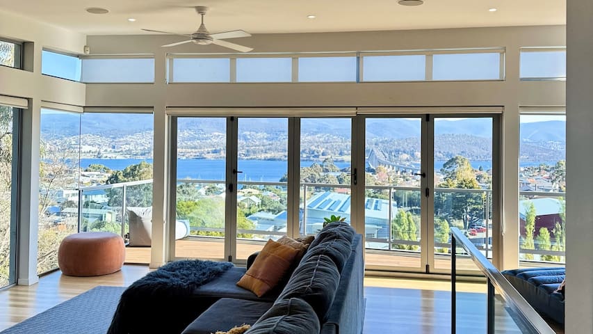 Spacious 4BR Home: Amazing Views, Ideal for Groups