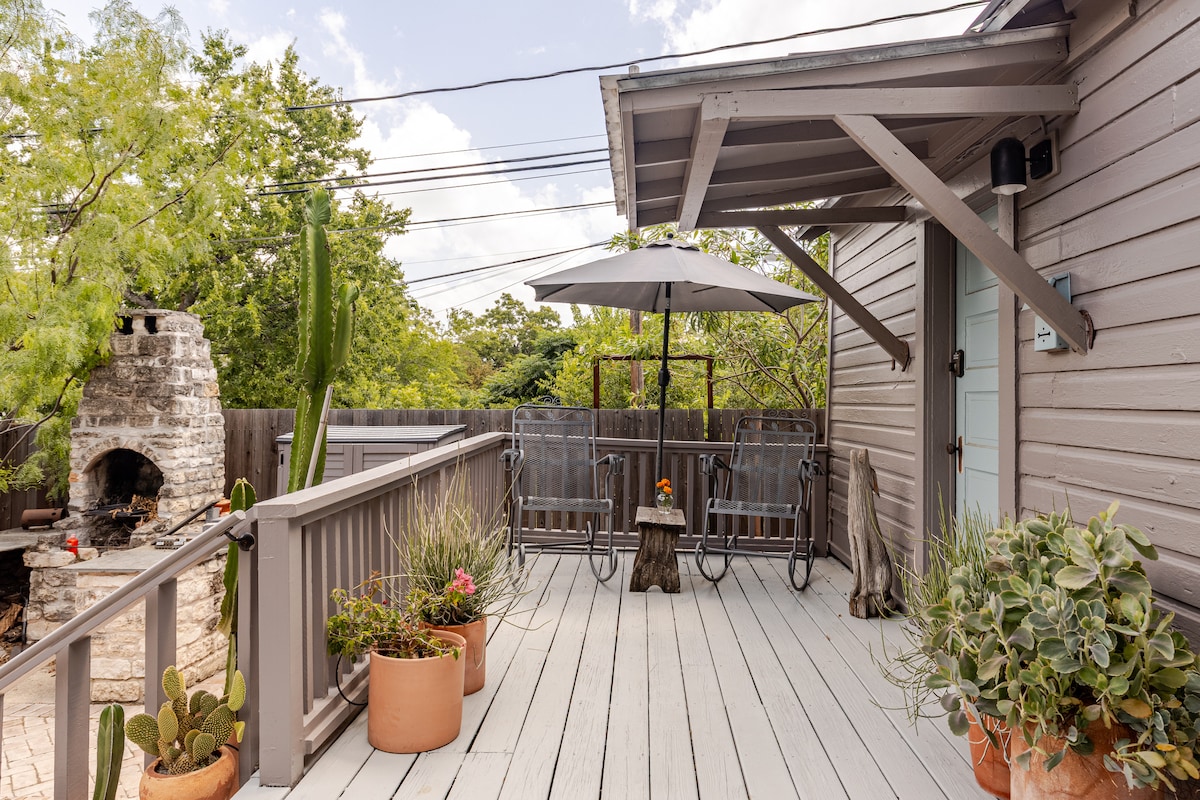 The Urban Cottage — Guesthouse Near Downtown