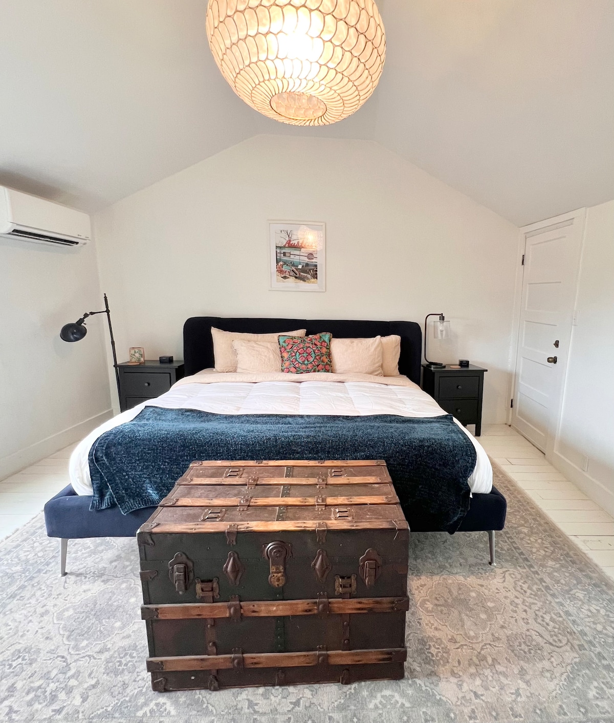 The Urban Cottage — Guesthouse Near Downtown