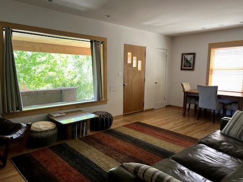 Popular Airbnb listing: Private main floor suite in Boulder RHL2005-00592 in Central Boulder