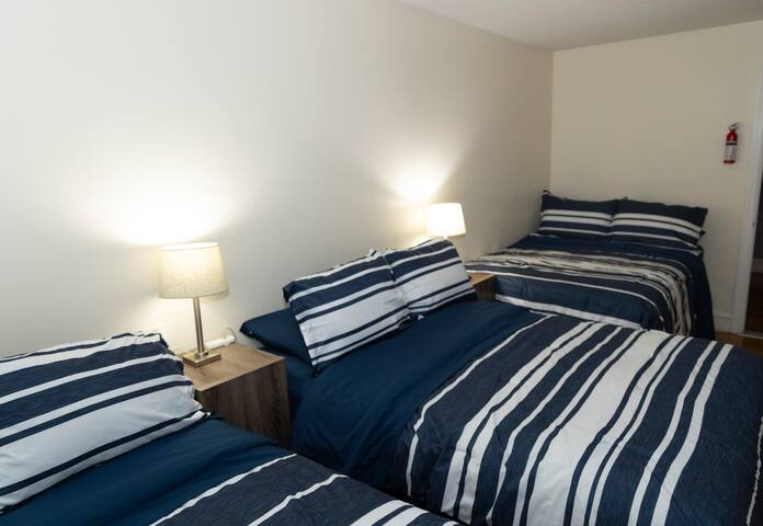 BIG POOL !!! HOT TUB 12 bed 2 BATH 3 min downtown gallery image 3