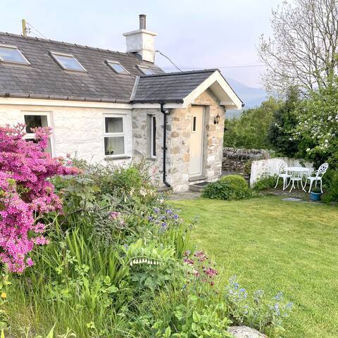 Mountain Views, close to Snowdon & stunning beachs