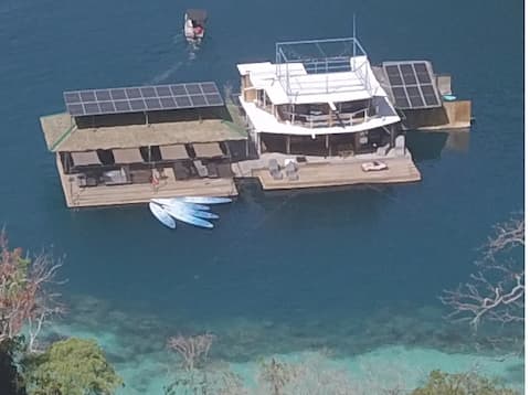 ENTIRE HOUSEBOAT! The only accom. in Coron Island