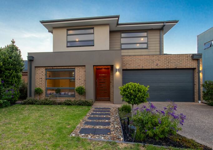 Family/Friends beach house 10min from Hot Springs